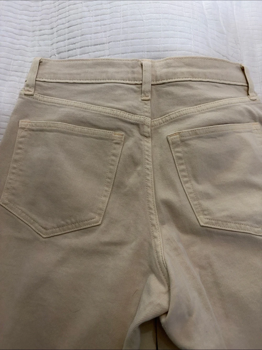 NWOT Gap high rise stride wide leg Jean color Ecru size 27/4 length short